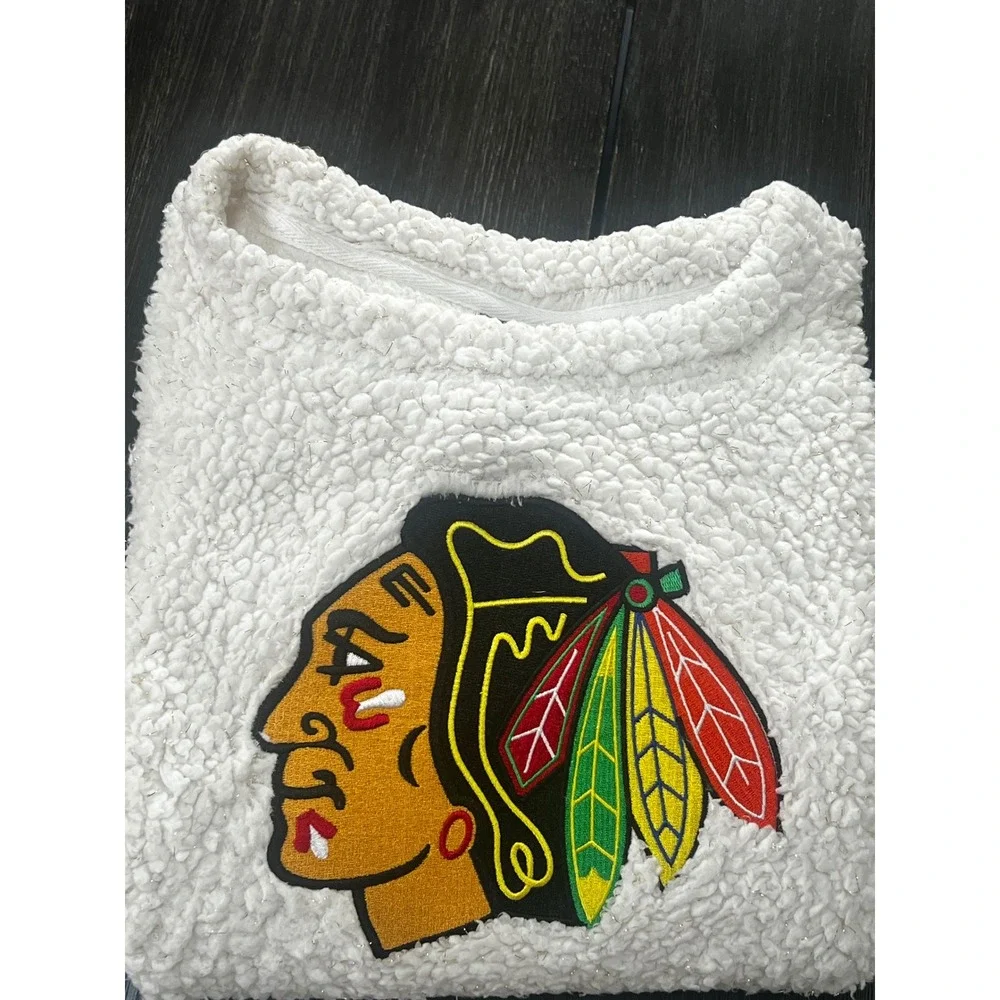 Chicago Blackhawks Sherpa Pullover Girls Large Cream Cozy Metallic Accent Hockey